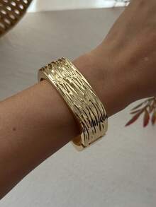 Exaggerated Geometric Textured Gold Bracelet Set, Asymmetrical Wavy Hammered Cuff Bangles, Personalized Layered Accessories - Gold - View 15