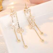 Pendientes de borla de circonita sintética con diseño de flor de cerezo de lujo ligero para mujeres, versátiles y brillantes, adecuados para citas, fiestas, uso diario y regalos - Dorado - Ver 6