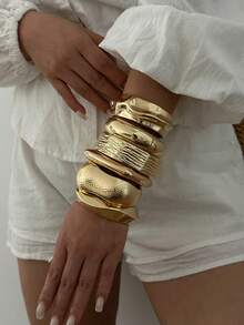 Exaggerated Geometric Textured Gold Bracelet Set, Asymmetrical Wavy Hammered Cuff Bangles, Personalized Layered Accessories - Gold - View 5