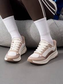 Skechers 女款休閒運動鞋 BOBS SQUAD 4 透氣舒適緩震跑步休閒鞋 117741-NTMT - 自然色/多色 - 查看 2