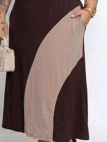 Vestido Femenina modelo  lorena Bi color ,com cortes asemetricas ,com fendas laterais e bolsos ,vesto do 44 ao 50 tamanho - Marrom - Visão 4