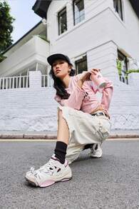 Kappa 女款厚底休閒滑板鞋，復古繫帶設計增高粗底運動鞋，透氣輕量復古風運動通勤鞋 - 經典白/褐灰色/雪青紫 - 查看 5