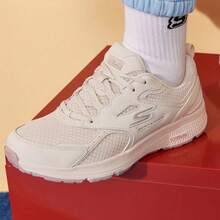 Skechers 女士GO RUN 透氣網布緩震耐磨防滑跑步鞋 - 卡其色 - 查看 3