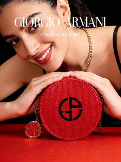 Armani حقيبة مكياج ساتان سوداء بشعار - حقيبة أسطوانية كبيرة جداً، سحاب مزدوج ومقبض علوي