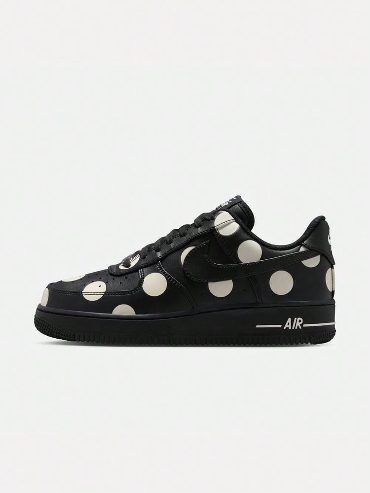 Nike Women's W AIR FORCE 1 '07 Low-Top Sports Casual Shoes IR8647-001 - Black - View 1