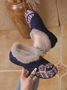新款中式波希米亞風刺繡花卉女款短靴,復古青蛙鈕扣拼接平底套腳踝雪靴 - 藍色 - 查看 3