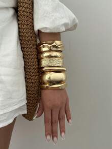 Exaggerated Geometric Textured Gold Bracelet Set, Asymmetrical Wavy Hammered Cuff Bangles, Personalized Layered Accessories - Gold - View 2