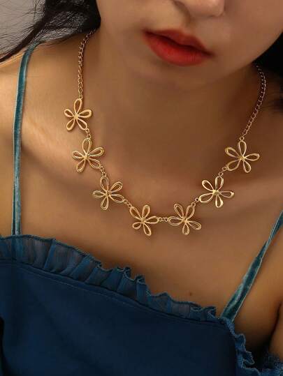 Gold Hollow Flower Choker Necklace For Women, Delicate Openwork Floral Chain Necklace Elegant Clavicle Chain Daily Party Jewelry Gift