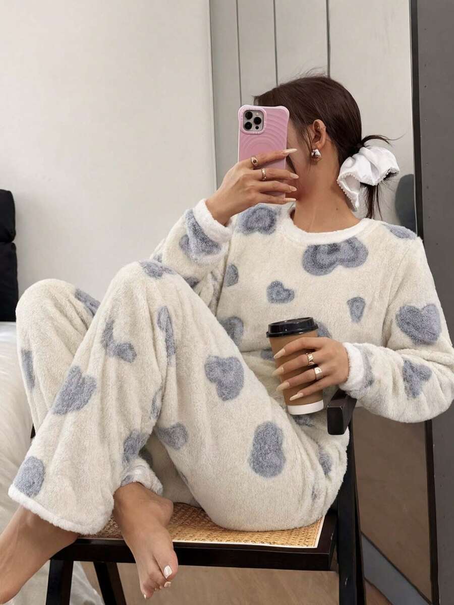 Dreamivo Soft Heart Flannel Pajama Set For Women, Autumn/Winter Round Neck Long Sleeve Thick Fleece Loose Pants 2 Pieces Home Wear - White - View 1