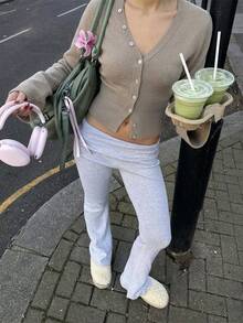 女款V領長袖針織開襟毛衣外套,鈕扣式,舒適時尚秋季短版上衣 - 杏色 - 查看 7