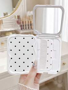 Cermin Rias Lipat Mini Portabel Motif Polkadot Baru dengan Sisir, Putih dengan Desain Tempat Sisir, Dihiasi dengan Pola Polkadot; Cocok untuk Perjalanan dan Penggunaan Sehari-hari; Cermin Rias Lipat Meja Persegi Panjang Gaya Minimalis, Perlengkapan Penting untuk Kembali ke Sekolah, Musim Kembali ke Sekolah, Hadiah untuk Teman, Keluarga, dan Guru - MultiWarna - View 8