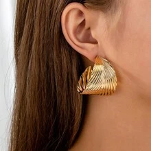 Vintage Exaggerated Large Shell Earrings For Women, High-End Metal C-Shaped Hoop Earrings, Unique Design With Pleated Fan Leaf, Vacation Style - Yellow - View 1