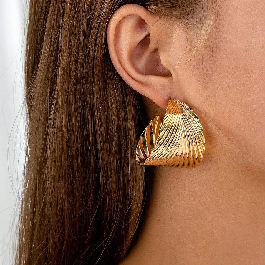 Vintage Exaggerated Large Shell Earrings For Women, High-End Metal C-Shaped Hoop Earrings, Unique Design With Pleated Fan Leaf, Vacation Style - Yellow - View 1