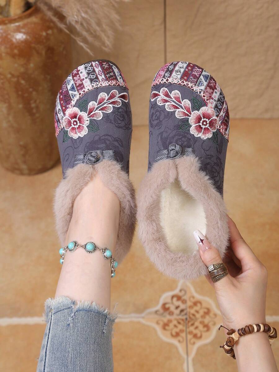 新款中式波希米亞風刺繡花卉女款短靴，復古青蛙鈕扣拼接平底套腳踝雪靴，適合戶外穿著