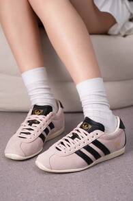 女款休閒鞋 Adidas ANFU 輕量日常舒適休閒鞋復古薄底 T 型鞋頭鞋款 KJ3955 - 淺粉/黑色/乳白色 - 查看 4
