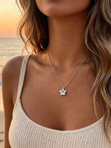 Vintage 5-Petal Flower Gold Collarbone Necklace For Women, 3D Small Flower Pendant Thin Necklace, Minimalist Versatile Beach Vacation Style Accessory, Gentle Luxury Niche Design, Enhances Collarbone Line, Suitable For Daily Commute And Date, Perfect Exquisite Gift For Girlfriend And Best Friend - Petal Necklace - View 4