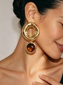 1 par de pendientes de aro plisados estilo Maillard vintage chapados en oro brillante con colgante de cuenta de color ámbar, pendientes exagerados para fiesta y uso diario de mujer, accesorio atmosférico - Dorado + Ámbar - Ver 2