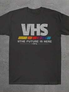 Camiseta retro para hombre inspirada en películas de VHS - diseño de los años 70 que dice que el futuro ha llegado - Camiseta negra con letras blancas, perfecta para amantes del cine. - Negro - Ver 1