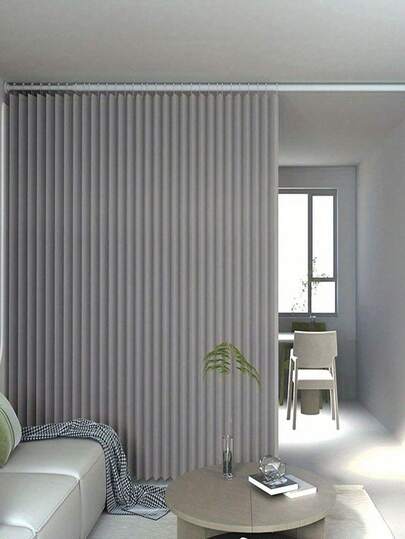 Cortinas divisorias de espacio: Cortinas de partición colgables que no requieren perforación, utilizadas para cubrir cajas registradoras de tiendas.