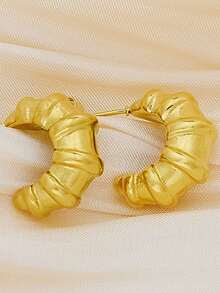 French Croissant C-Shaped Gold Hoop Earrings For Women, Vintage Ribbed Pleated Open Hoop Earrings, Niche Creative 3D Design Earrings, Minimalist Premium Commuter Accessory, Beach Vacation Vibe Outfit Piece, Influencer Style, Versatile And Timeless, Suitable For Daily Wear And Gifting - Croissant C-shaped Hoop Earrings - View 4