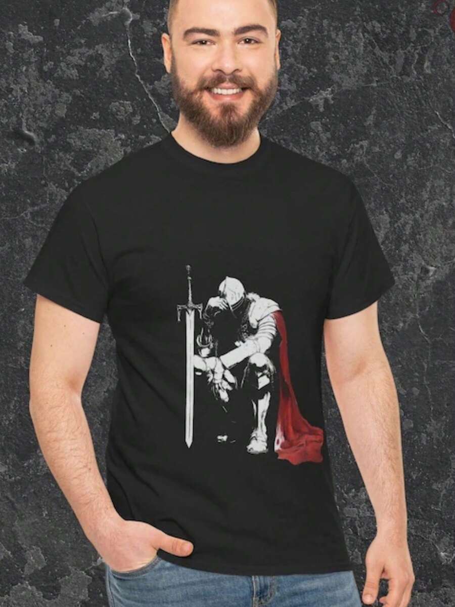 Camiseta Gráfica Overthink Knight, Unisex Gótica Vintage, Estilo Y2K Off Campus Streetwear - Negro - Ver 1