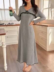 Gaun Santai Wanita Model Slimming dengan Lengan Panjang Bergaris Abu-abu Lembut, Kerah V, Patchwork Renda Hitam, dan Pita untuk Musim Semi dan Gugur - Grey - View 2