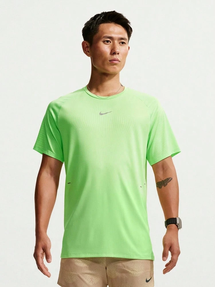 Nike Kaos Rajut Lengan Pendek Tanpa Kerah Pria AS M NK AF STRIDE SS TOP TIH0746-702 - Hijau - View 1