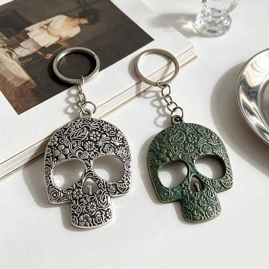 Vintage Patterned Skull Pendant Gothic-Style Hollowed-Out Keychain It Can Be Used For Decorating Clothing And Bags A Small Surprise For A Friend - Multicolor - View 1