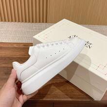 White MQ Wedge Sneakers With Black Heel Panel – Oversized Style Sneakers For Women And Men - 白色尾巴 - 查看 1