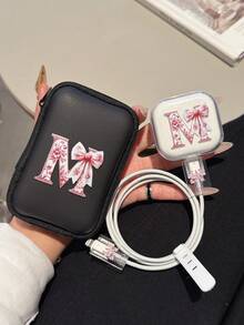 英規 20W 充電器收納包與保護殼套組（1 個線材收納包 + 1 個充電頭保護殼 + 2 個線材接頭保護帽 + 1 個束線帶）UV 列印蝴蝶結與 26 個字母圖案，適用於英規 20W Apple 快充充電器 - 彩色 - 查看 4