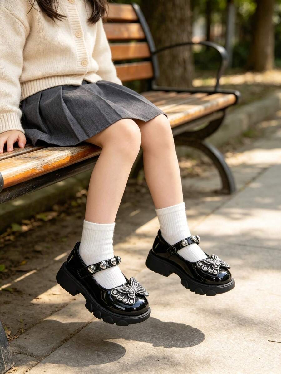 Children's Black Patent Leather Mary Jane Shoes, Girls' Rhinestone Bow Heart Buckle Thick Sole School Shoes - Black - View 1