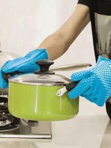 1pc Silicone Heat Resistant Glove, High Temperature Resistant Anti-Scald Anti-Slip Baking Heat Insulating Glove, Waterproof Stain-Resistant Easy To Clean, Multi-Functional Heat Insulating Protective Glove For Home Cooking, Oven Removal, BBQ Grilling, Housework Cleaning And Maintenance - A - View 3