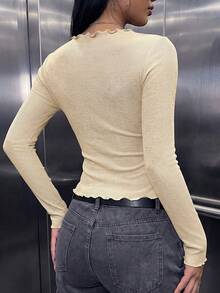 女款休閒 2 合 1 針織開襟領前扣短版修身 T 恤，適合秋冬日常穿著，可愛冬季女裝秋季穿搭 - 杏色 - 查看 2
