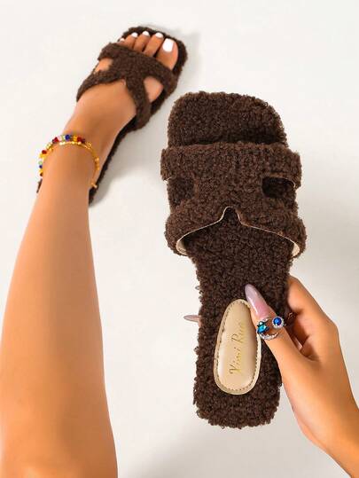 Sandal Bulu Datar Warna Polos untuk Wanita, Sandal Kasual untuk Liburan, Pantai, Rumah, Dalam dan Luar Ruangan, Sandal Bulu Hangat Musim Gugur dan Musim Dingin, Sandal Bulu Minimalis Modis, Sepatu Slip-On Longgar, Lapisan Bulu Lembut, Pakaian untuk Perjalanan Sehari-hari, Pakaian Jalanan Dalam dan Luar Ruangan, Sandal Wanita Lembut dan Ringan Serbaguna, Sandal Wanita Gaya Lembut Hangat Musim Gugur dan Musim Dingin, Sepatu Kasual Datar Nyaman untuk Perjalanan, Sandal Bulu Longgar untuk Penggunaan Ganda di Rumah dan Luar Ruangan