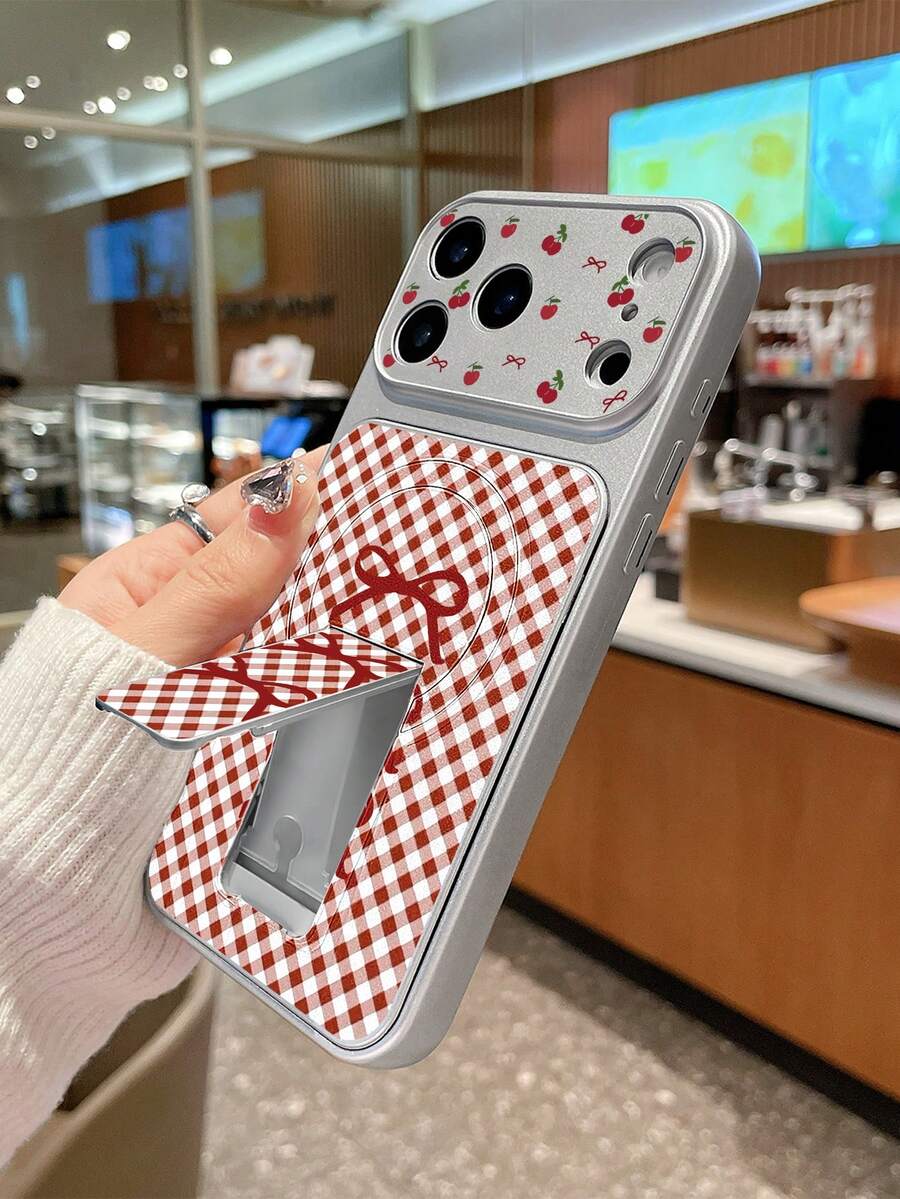 1 Peça Capa de Telefone com Placa Traseira de Laço Xadrez Vermelho & Branco + Moldura Prateada com Estampa de Cereja, Capa Magnética com Abertura, Proteção Total Anti-Queda, Estilo Vintage Coquette Feminino, Adequado para Dia dos Namorados, Dia da Melhor Amiga, Aniversário, Natal, Volta às Aulas, Presente de Páscoa, Compatível com iPhone 17, Compatível com iPhone 17 Pro, Compatível com iPhone 17 Pro Max - Prata - Visão 1