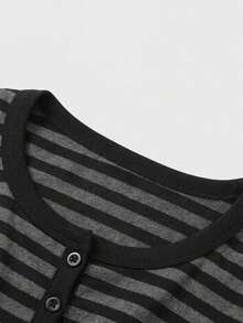 Atasan Crop Top Kasual Musim Panas Bergaris Gaya Korea dengan Leher U, Bahu Reguler, Pas Badan, dan Bentuk Pinggang yang Melangsingkan - Grey - View 6