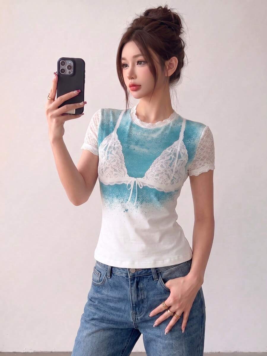 Top Dazzle 女款針織短袖上衣,圓領修身版型 T-shirt,波浪領飾邊與內衣圖案印花,獨特風格 - 白色 - 查看 1