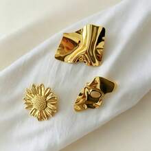 1pc Vintage Gold Metallic Brooch Pin For Women Retro Irregular Geometric Flower Heart Coat Accessories. - Gold - View 1