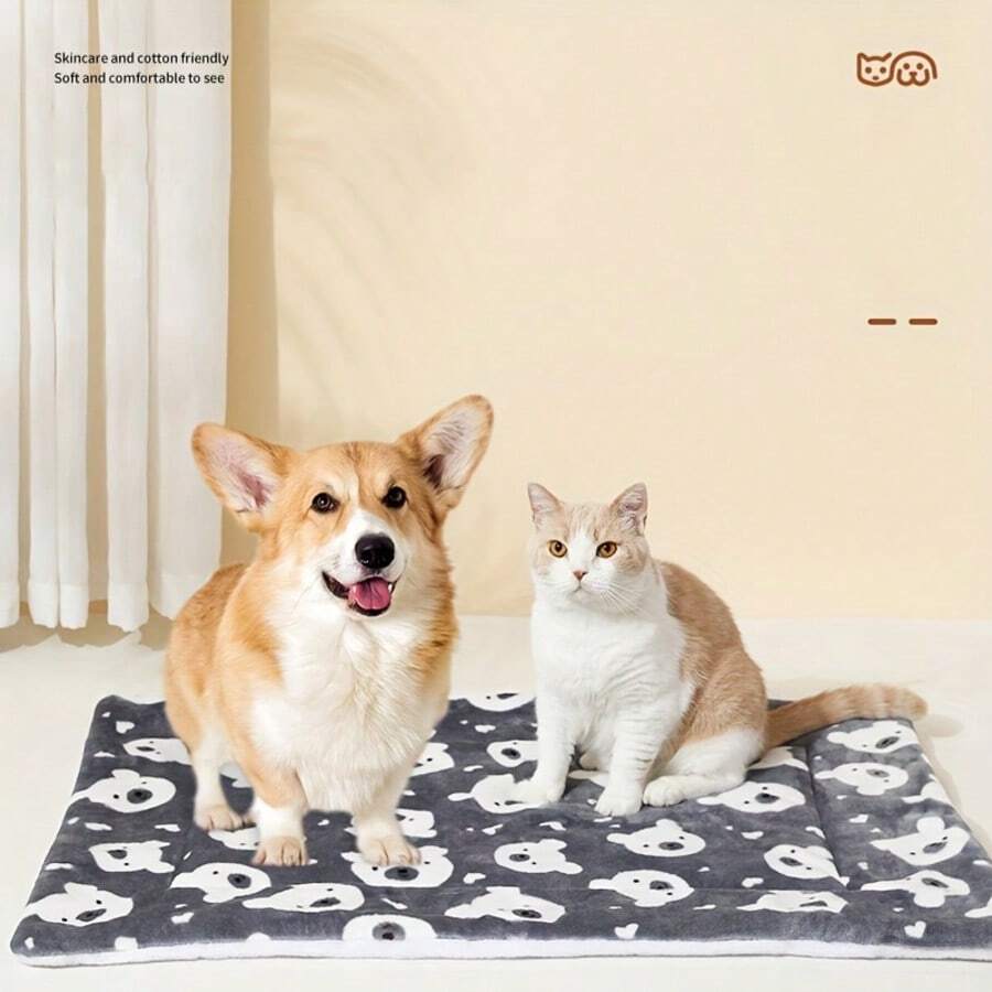 Thickened Warm Pet Sleeping Mat For Dogs And Cats, Winter Fleece Blanket, All-Season Dog Bed Pad, Random Color - Random Color - View 1