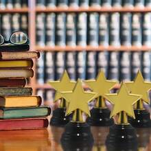 Five-Point Star Plastic Gold Trophy, Shiny Gold-Plated Five-Point Star Design With Black Stable Base, High-Quality Texture For Award Ceremony Commemoration, Suitable For Football Matches, Sports Events, Corporate Recognition, Graduation Ceremonies, Annual Party Competition Prizes And Props - Multicolor - View 2
