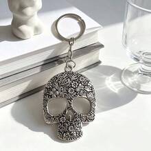 Vintage Patterned Skull Pendant Gothic-Style Hollowed-Out Keychain It Can Be Used For Decorating Clothing And Bags A Small Surprise For A Friend - Multicolor - View 3