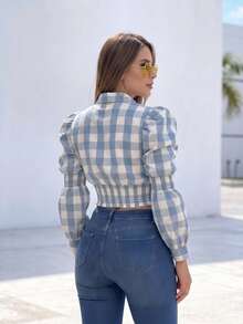Kemeja Pendek Lengan Mengembang Berkerah Motif Kotak-kotak Biru dan Putih, Blus Pendek Kancing Depan dengan Hem Berkerut dan Rumbai untuk Wanita - MultiWarna - View 7