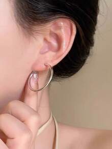 4 Pasang Anting Hoop Geometris Polos Elegan, Modis, Mewah, Canggih, Personal, Berlebihan, Serbaguna, Cocok untuk Wanita, Pemakaian Sehari-hari, Liburan, dan Perjalanan. - Perak - View 7