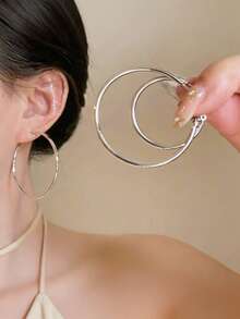 4 Pasang Anting Hoop Geometris Polos Elegan, Modis, Mewah, Canggih, Personal, Berlebihan, Serbaguna, Cocok untuk Wanita, Pemakaian Sehari-hari, Liburan, dan Perjalanan. - Perak - View 3