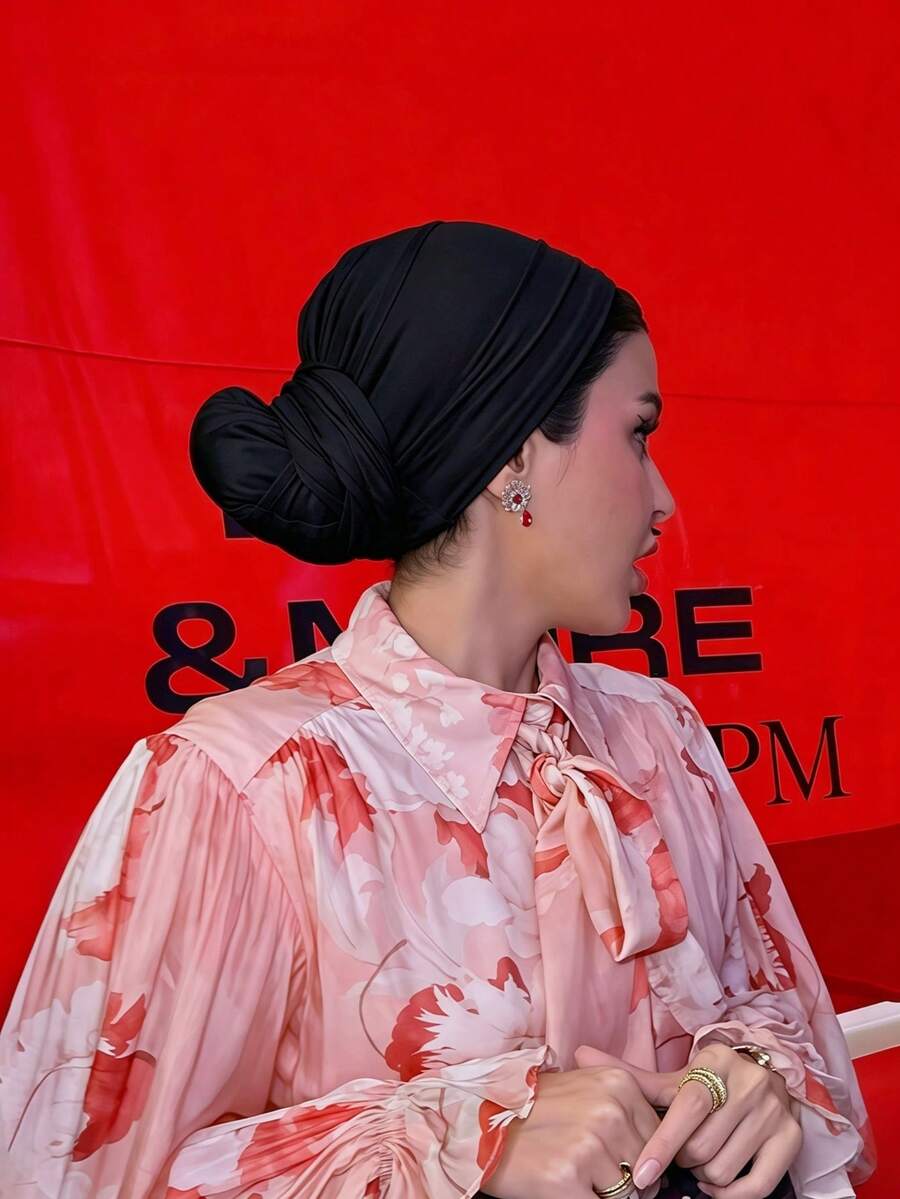 1件女款經典基礎純色希賈布，多種穿戴方式可調節彈性萬用頭巾，莫代爾面料舒適柔軟親膚，適合日常穿著、運動、瑜珈