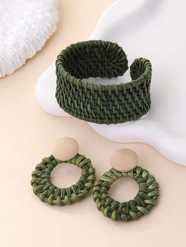 2pcs Moss Green Natural Rattan Woven Jewelry Set, 1 Pair Hollow Round Wooden Hoop Earrings And 1 Wide Woven Open Cuff Bracelet, Bohemian Pastoral Vacation Matching Ear And Hand Accessories, Suitable For Beach Vacation, Spring/Summer Picnic Camping, Daily Commute, Best Friend Travel Photo, Light Color Linen Dress Matching, Mori Style Fresh Artistic Photography, Ancient Town Pastoral Short Trip Travel Photography, Gentle Casual Dating