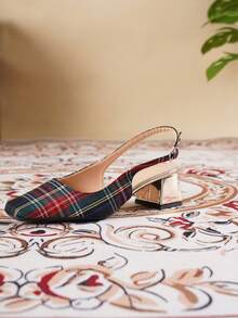 Giày cao gót nữ slingback mũi vuông họa tiết kẻ caro cổ điển, thiết kế khóa cài, gót vuông 4.5cm, đi lại thoải mái, phù hợp với nhiều phong cách trang phục - màu đen - Xem 9
