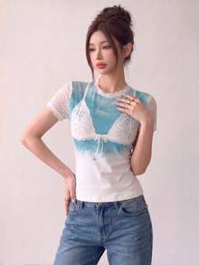 Top Dazzle 女款針織短袖上衣，圓領修身版型 T-shirt，波浪領飾邊與內衣圖案印花，獨特風格 - 白色 - 查看 2