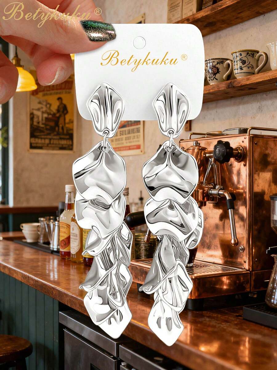 Betykuku 1 Pair Baroque Style Petal Pendant Earrings