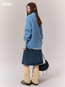 CHUU 女款字母刺繡長袖針織毛衣 秋冬仿羊毛圈編對比色套頭衫 寬鬆版型 - 藍色 - 查看 5